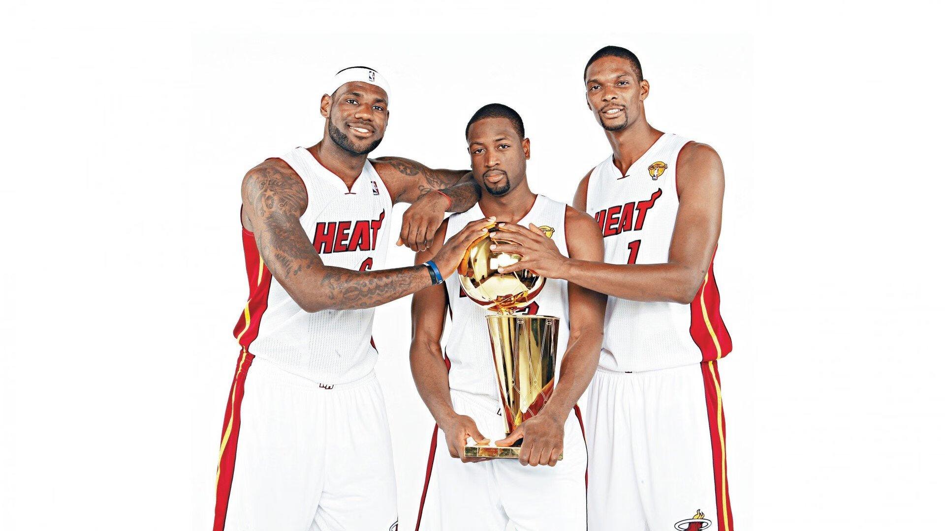 VAR介入引发裁判争议 关键判罚改写比赛结局