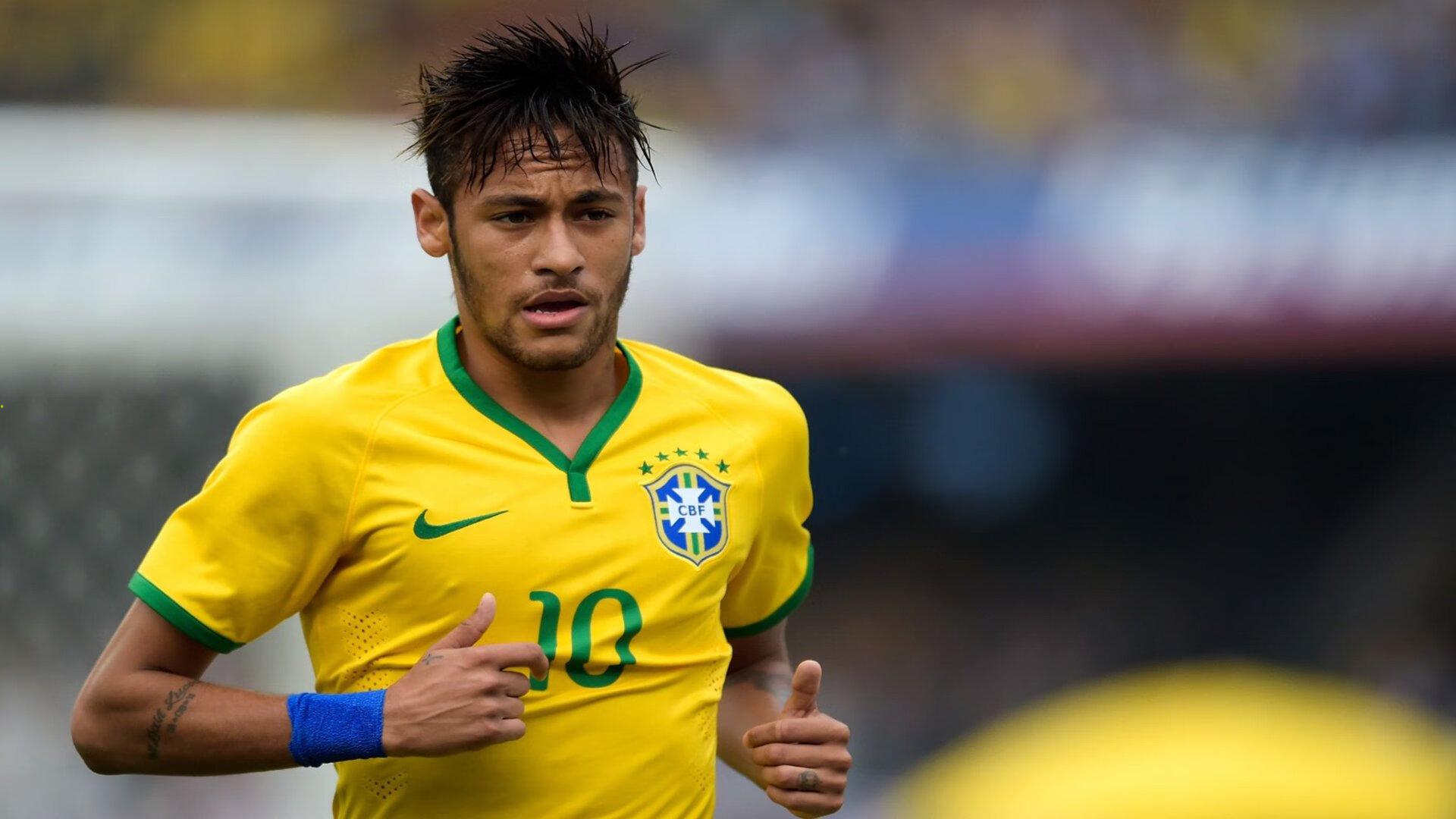 百米飞人巅峰对决 新星闪耀打破纪录